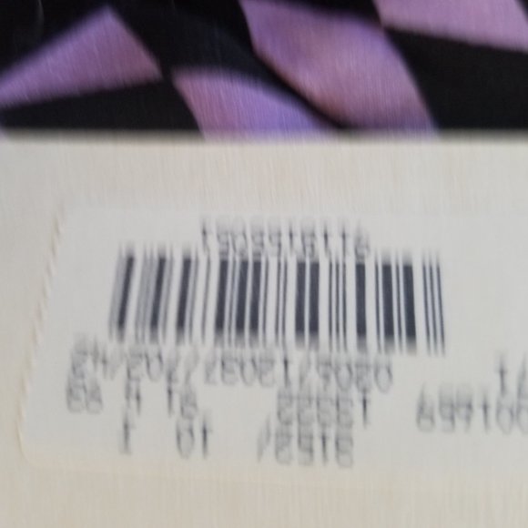 "Slumber in Style: Chic & Comfortable Luxury Pyjamas" - Picture 4 of 7